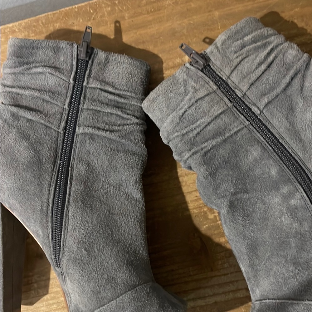 Steve Madden "Ellison" Light Soft Gray Suede Peep-Toe Ankle Boots size 7.5 - Picture 10 of 11